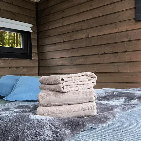 Visit Lapelland - Riverside Village With A Nature View, Fireplace, Sauna, Kitchen Äkäslompolo